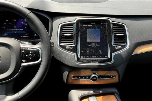 2024 Volvo XC90 B6 Plus Bright Theme 7-Seater
