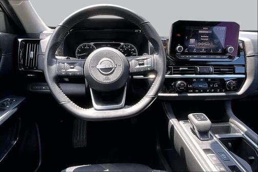Everest White Pearl Tricoat 2025 Nissan Pathfinder SV FWD