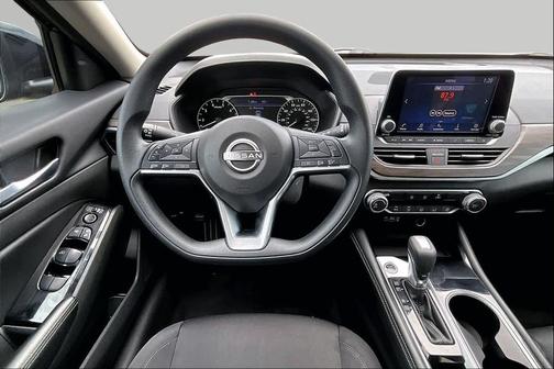 Super Black 2023 Nissan Altima 2.5 SV