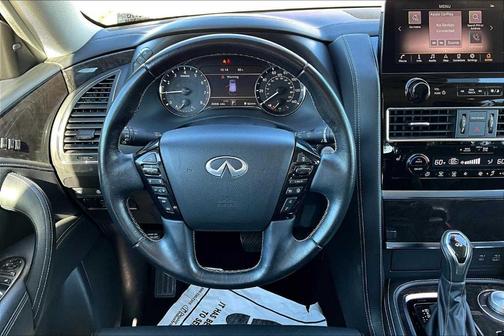2022 INFINITI QX80 Luxe