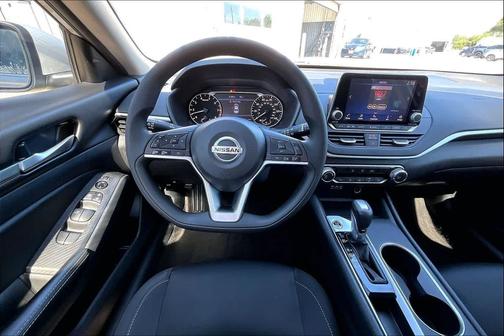 Brilliant Silver Metallic 2022 Nissan Altima 2.5 SV