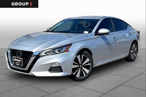 Brilliant Silver Metallic 2022 Nissan Altima 2.5 SV