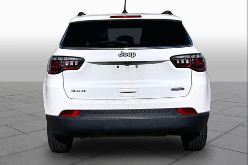 Bright White Clearcoat 2024 Jeep Compass Latitude
