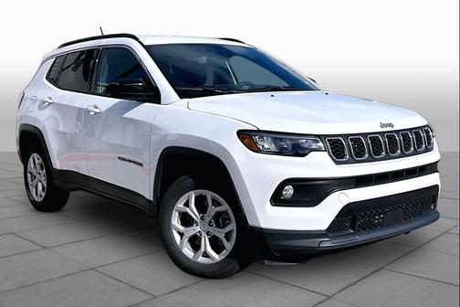 Bright White Clearcoat 2024 Jeep Compass Latitude