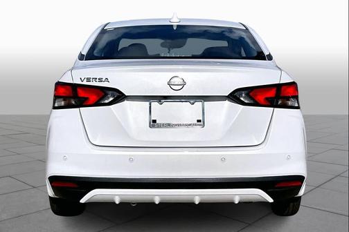 Aspen White Tricoat 2025 Nissan Versa 1.6 SV