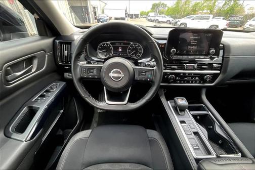 Black 2024 Nissan Pathfinder SV