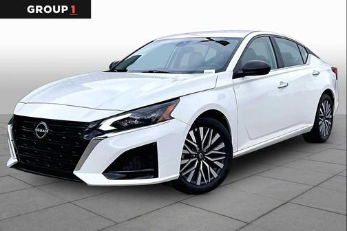 Glacier White 2025 Nissan Altima SV