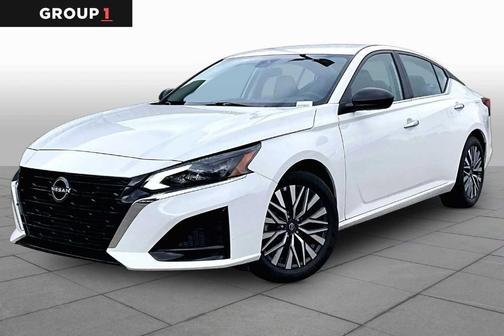 Glacier White 2025 Nissan Altima SV
