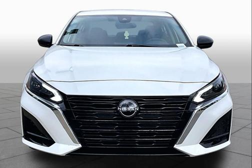 Glacier White 2025 Nissan Altima SV
