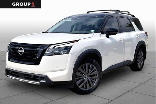Pearl White Tricoat/Super Black 2023 Nissan Pathfinder SL FWD