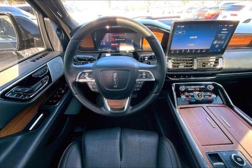 2022 Lincoln Navigator Black Label