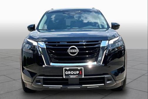 Black 2025 Nissan Pathfinder SV