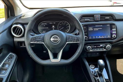 2023 Nissan Versa 1.6 SR