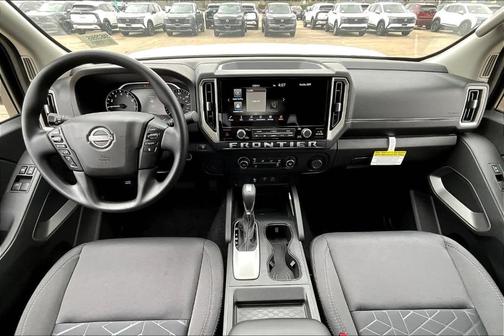 2025 Nissan Frontier SV
