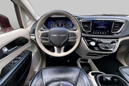 Velvet Red Pearlcoat 2018 Chrysler Pacifica Limited