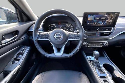 Super Black 2025 Nissan Altima SV