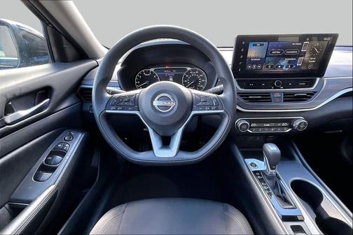 Super Black 2025 Nissan Altima SV