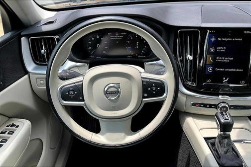 2020 Volvo XC60 T5 Momentum