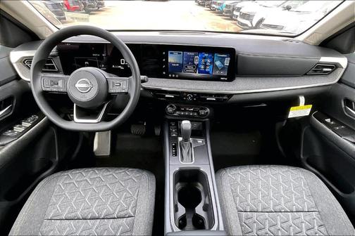 Canyon Bronze M 2026 Nissan Kicks SV