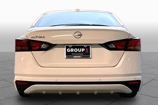 Glacier White 2025 Nissan Altima SV
