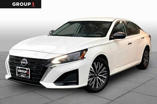Glacier White 2025 Nissan Altima SV
