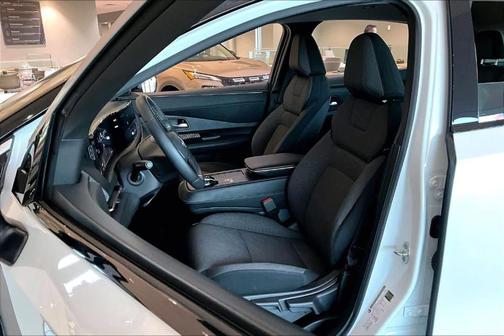 2t Wht Blk Roof 2024 Nissan ARIYA VENTURE+