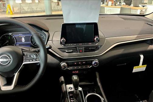 2025 Nissan Altima SR