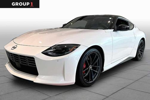 Pearl White Tricoat / Super Black 2025 Nissan Z Performance
