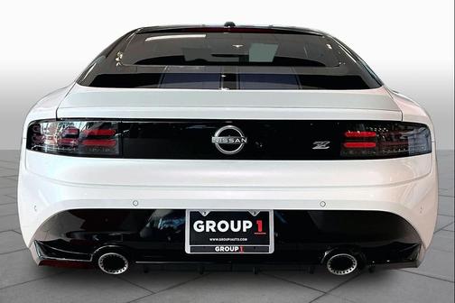 Pearl White Tricoat / Super Black 2025 Nissan Z Performance