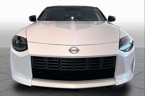 Pearl White Tricoat / Super Black 2025 Nissan Z Performance