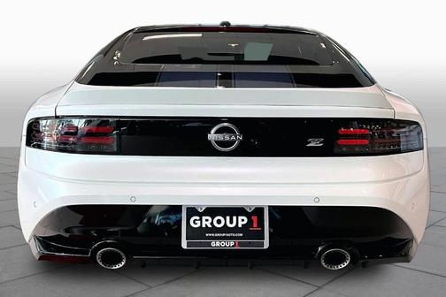 Pearl White Tricoat / Super Black 2025 Nissan Z Performance