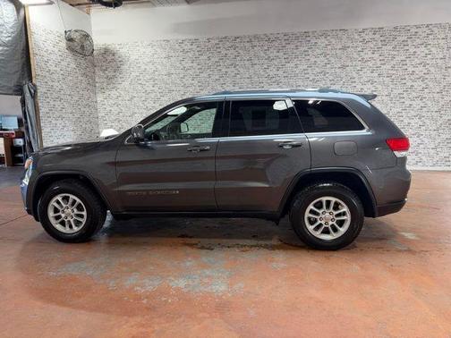 Granite Crystal Clearcoat Metallic 2018 Jeep Grand Cherokee Laredo