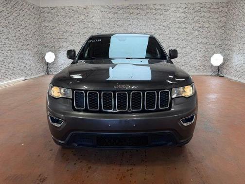Granite Crystal Clearcoat Metallic 2018 Jeep Grand Cherokee Laredo