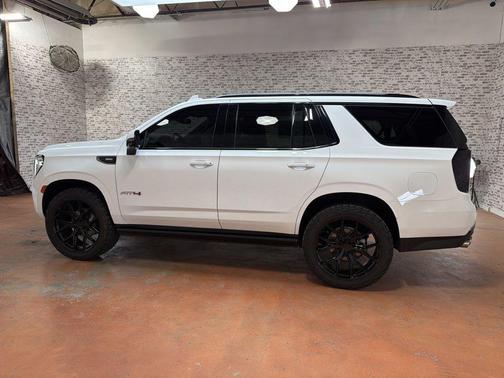 Summit White 2023 GMC Yukon AT4