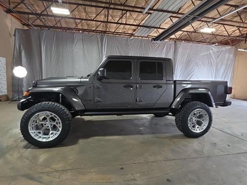 2024 Jeep Gladiator Nighthawk