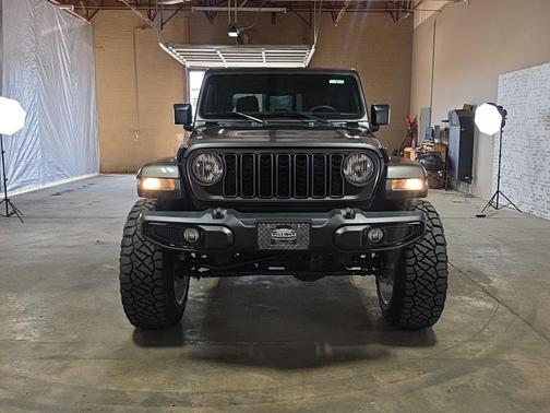 2024 Jeep Gladiator Nighthawk