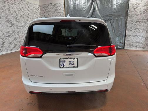 2020 Chrysler Pacifica Touring-L