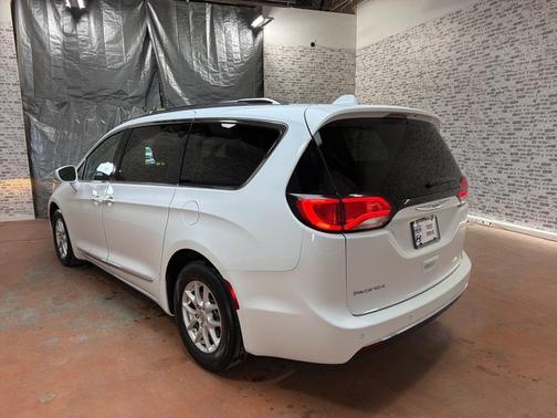 2020 Chrysler Pacifica Touring-L