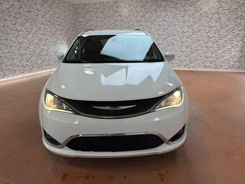 2020 Chrysler Pacifica Touring-L