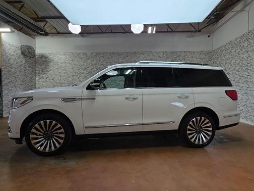 Pristine White 2020 Lincoln Navigator Reserve
