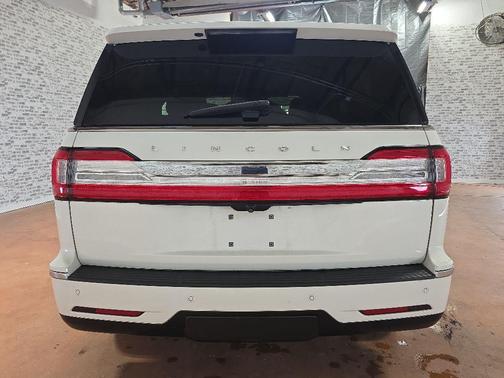 Pristine White 2020 Lincoln Navigator Reserve