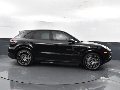 2022 Porsche Cayenne Base