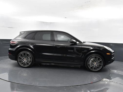 2022 Porsche Cayenne Base