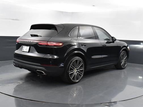 2022 Porsche Cayenne Base