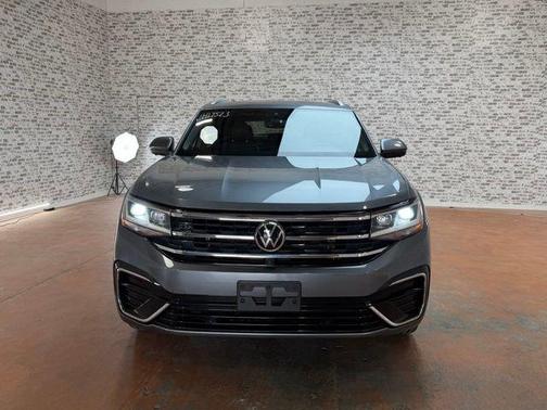 Platinum Gray Metallic 2020 Volkswagen Atlas Cross Sport 3.6L V6 SEL Premium R-Line