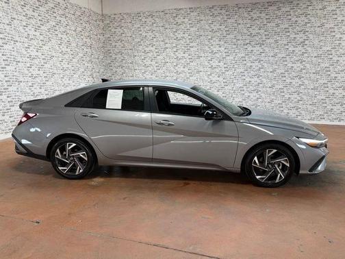 Metal 2025 Hyundai ELANTRA SEL Sport