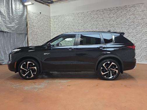 2024 Mitsubishi Outlander PHEV SE