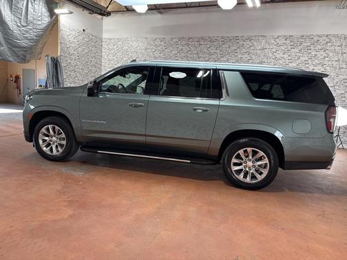 2023 Chevrolet Suburban Premier