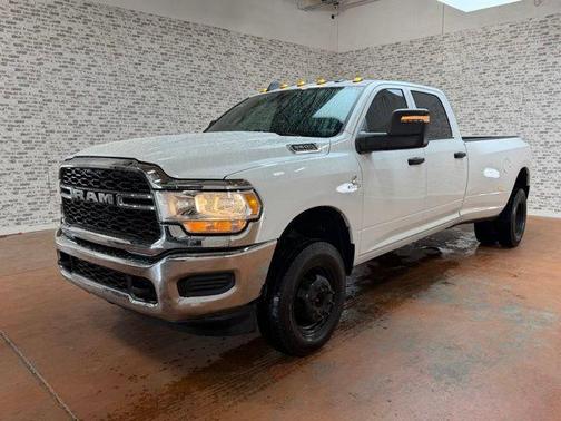 Bright White Clearcoat 2023 RAM 3500 Tradesman