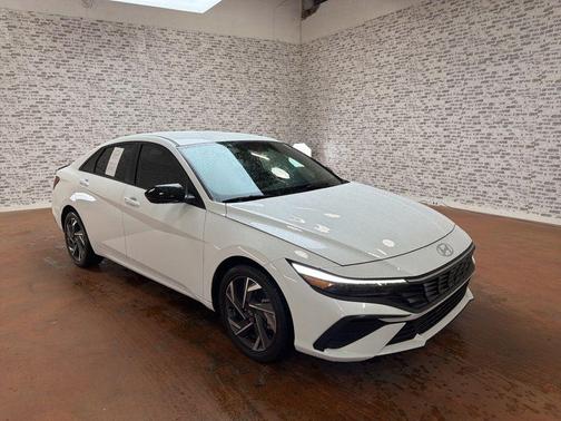 White 2025 Hyundai ELANTRA SEL Sport